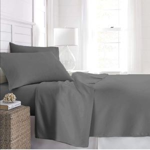 Beckham Hotel Collection Fitted Sheet (2 Pack), Deep Pocket Soft Brushed Twin